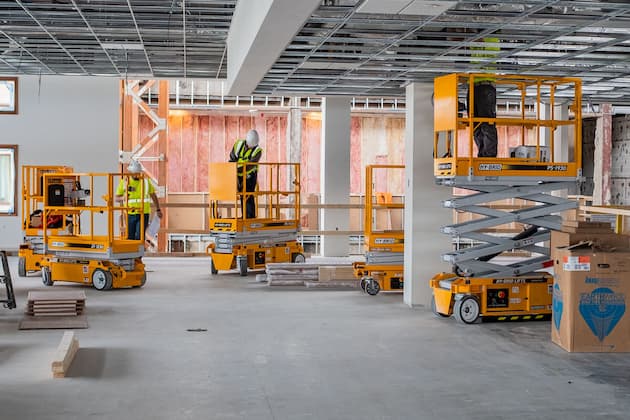 Multiple lightweight scissor lifts working.